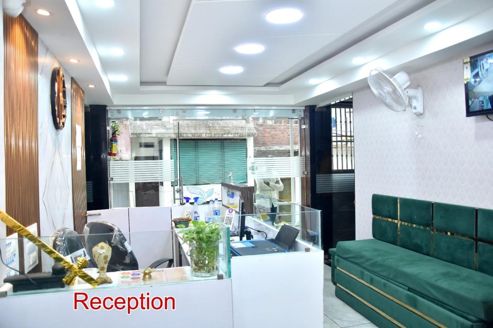 Green Leaf Hotel Удджайн Екстер'єр фото