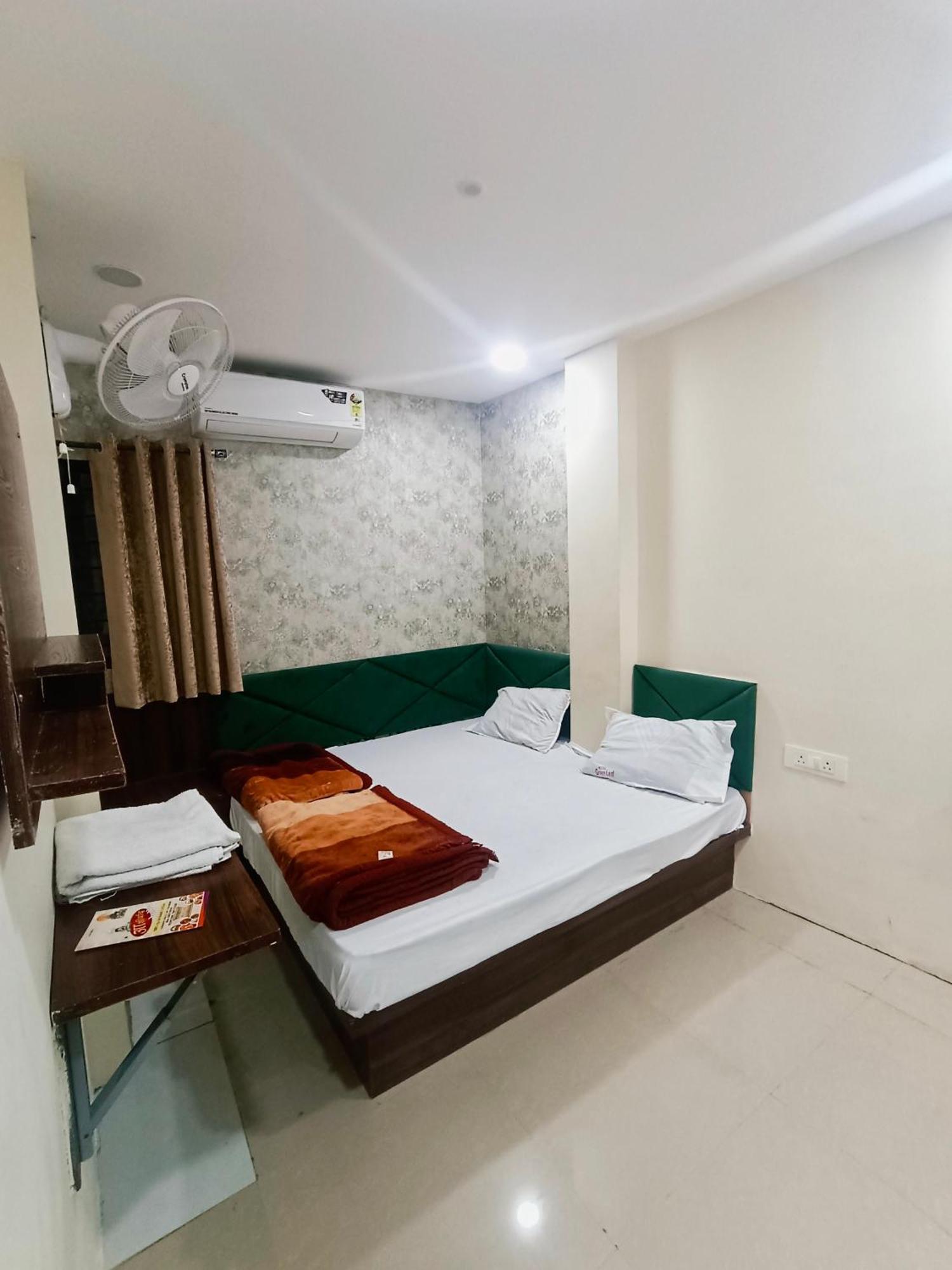 Green Leaf Hotel Удджайн Екстер'єр фото