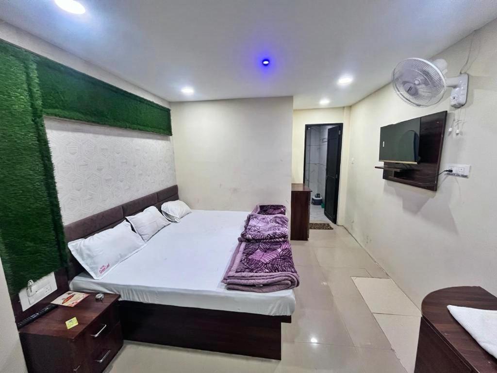 Green Leaf Hotel Удджайн Екстер'єр фото