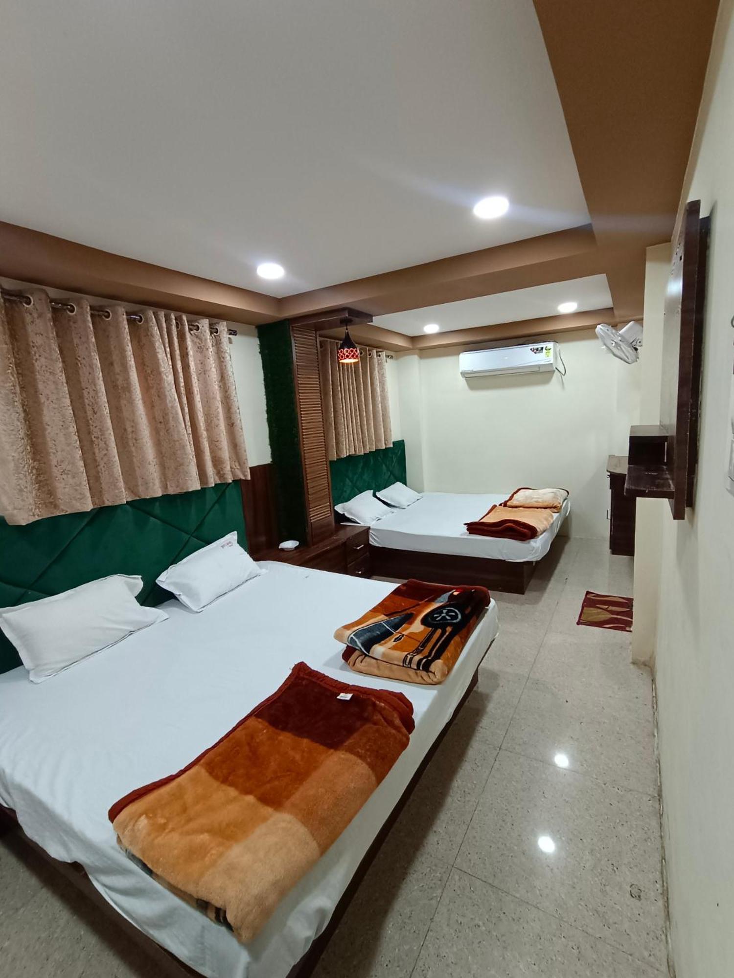 Green Leaf Hotel Удджайн Екстер'єр фото
