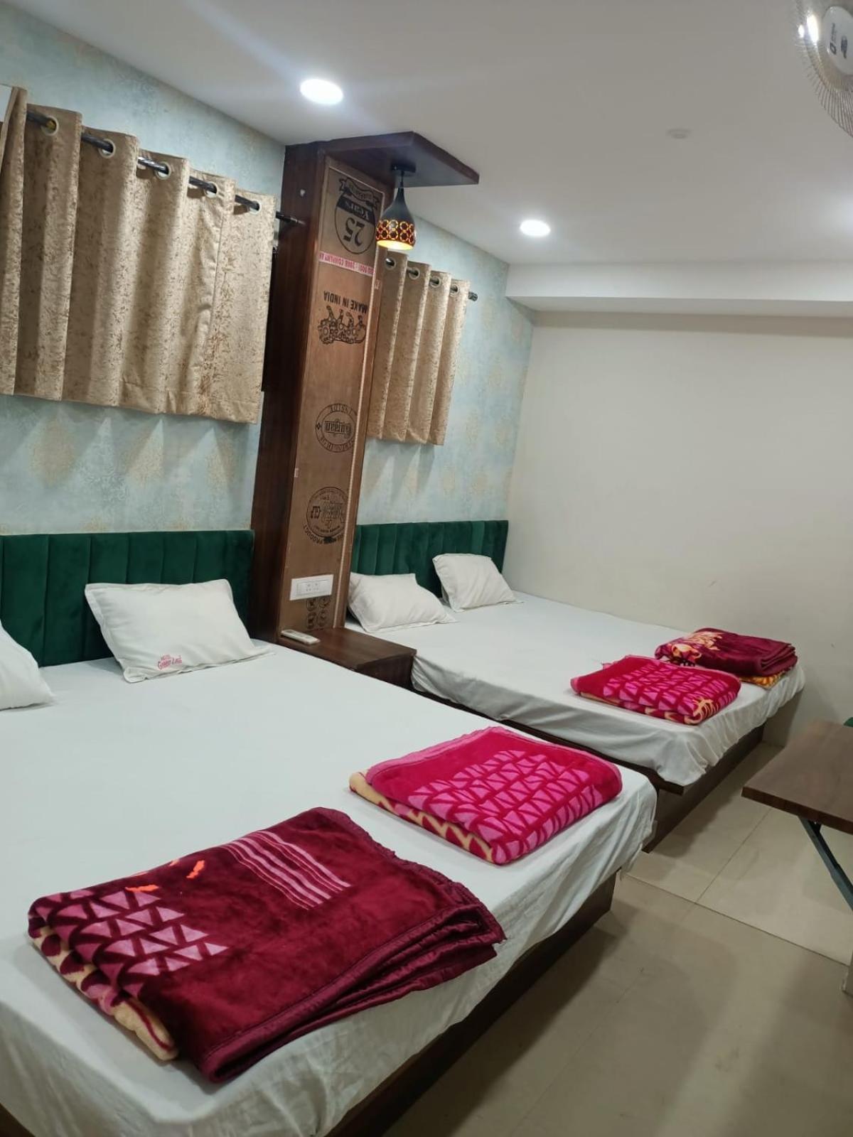 Green Leaf Hotel Удджайн Екстер'єр фото