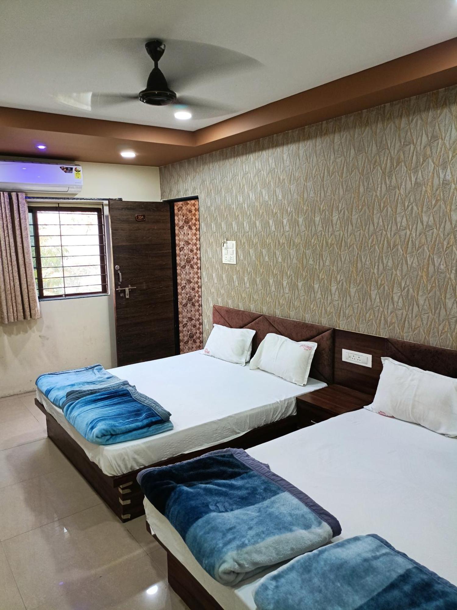 Green Leaf Hotel Удджайн Екстер'єр фото