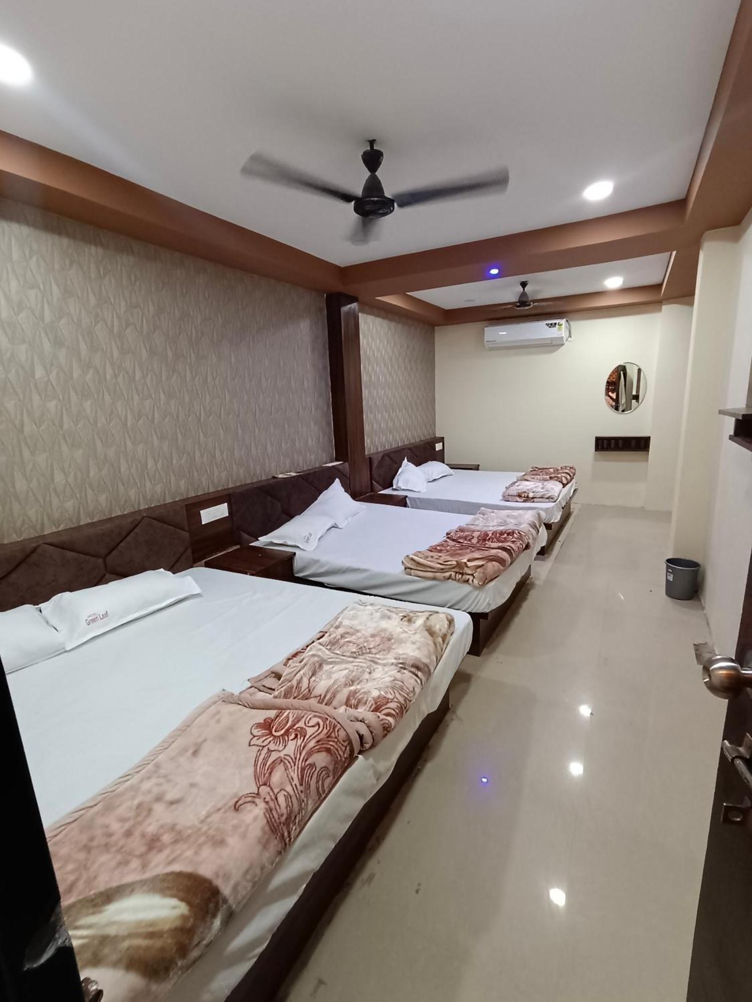 Green Leaf Hotel Удджайн Екстер'єр фото