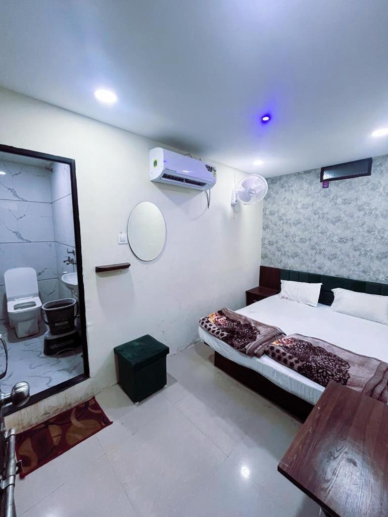 Green Leaf Hotel Удджайн Екстер'єр фото