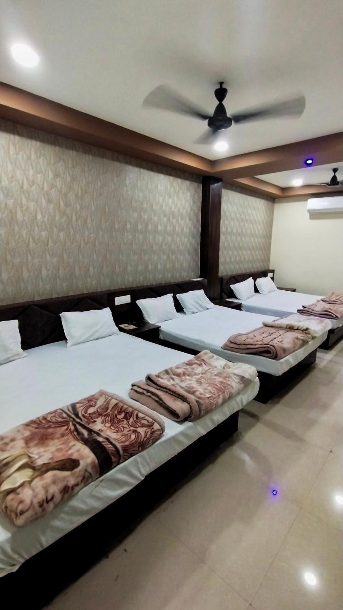 Green Leaf Hotel Удджайн Екстер'єр фото