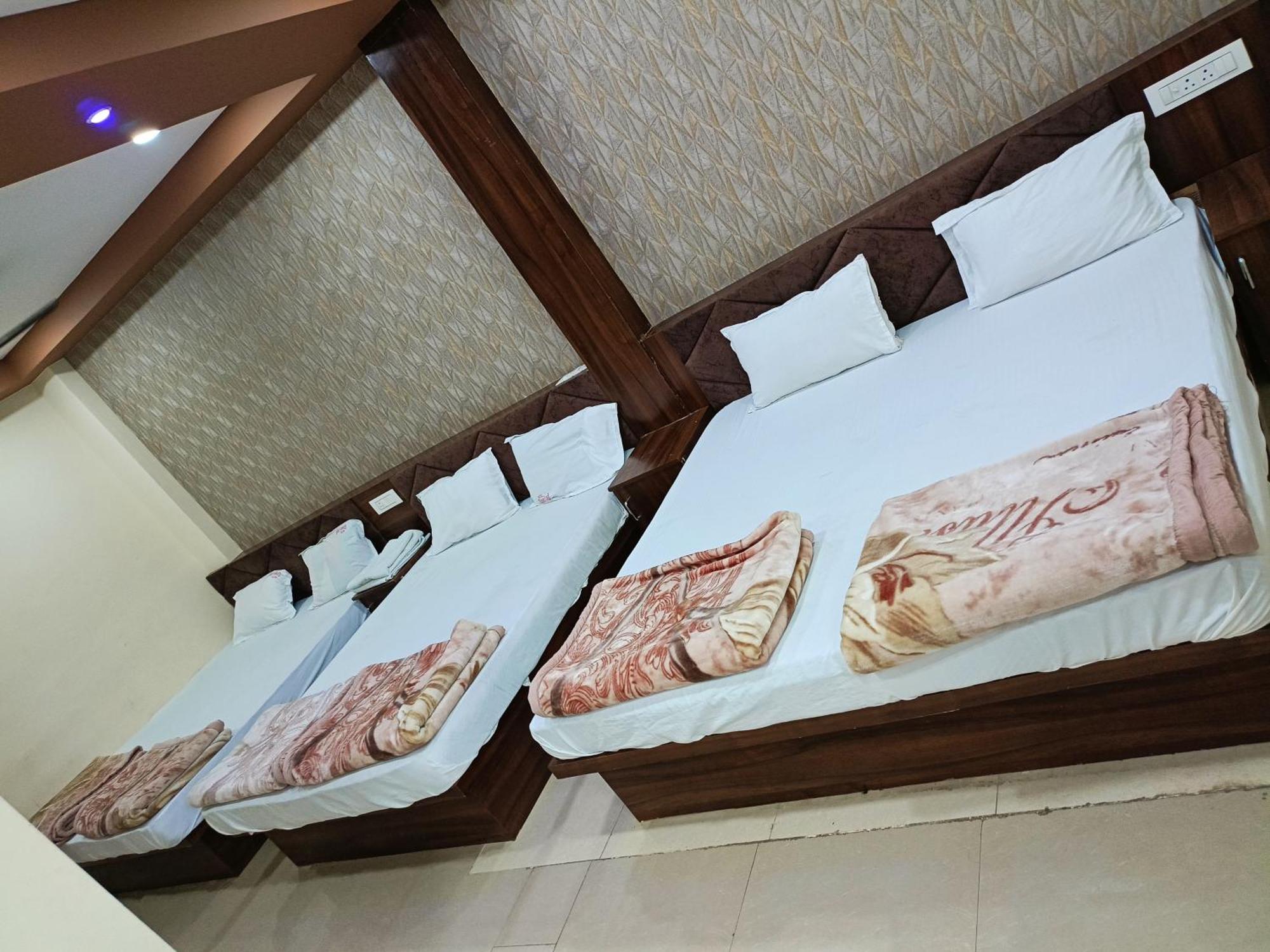 Green Leaf Hotel Удджайн Екстер'єр фото