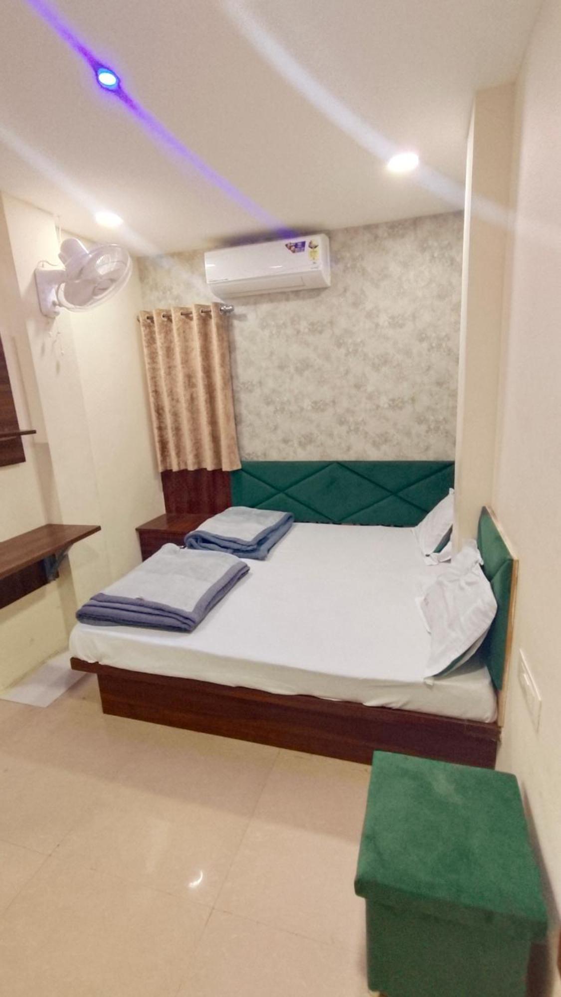 Green Leaf Hotel Удджайн Екстер'єр фото