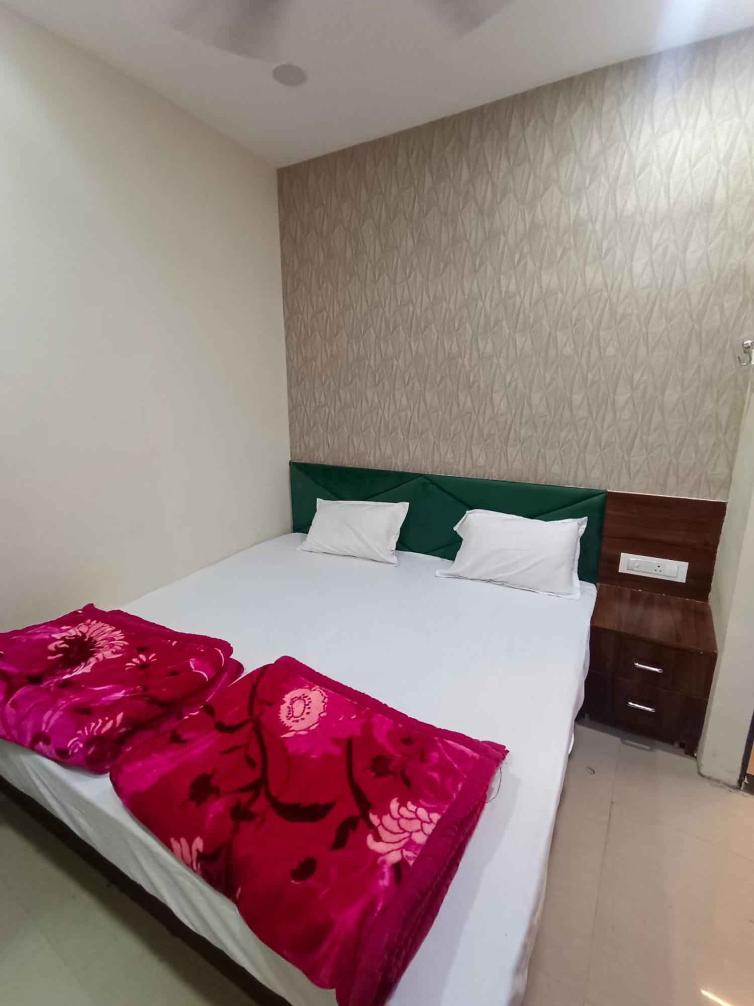 Green Leaf Hotel Удджайн Екстер'єр фото