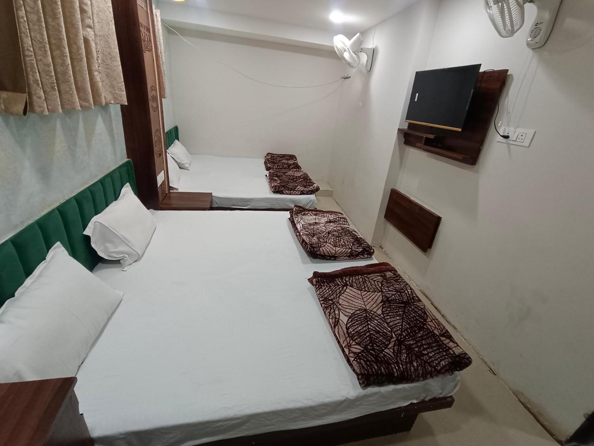 Green Leaf Hotel Удджайн Екстер'єр фото