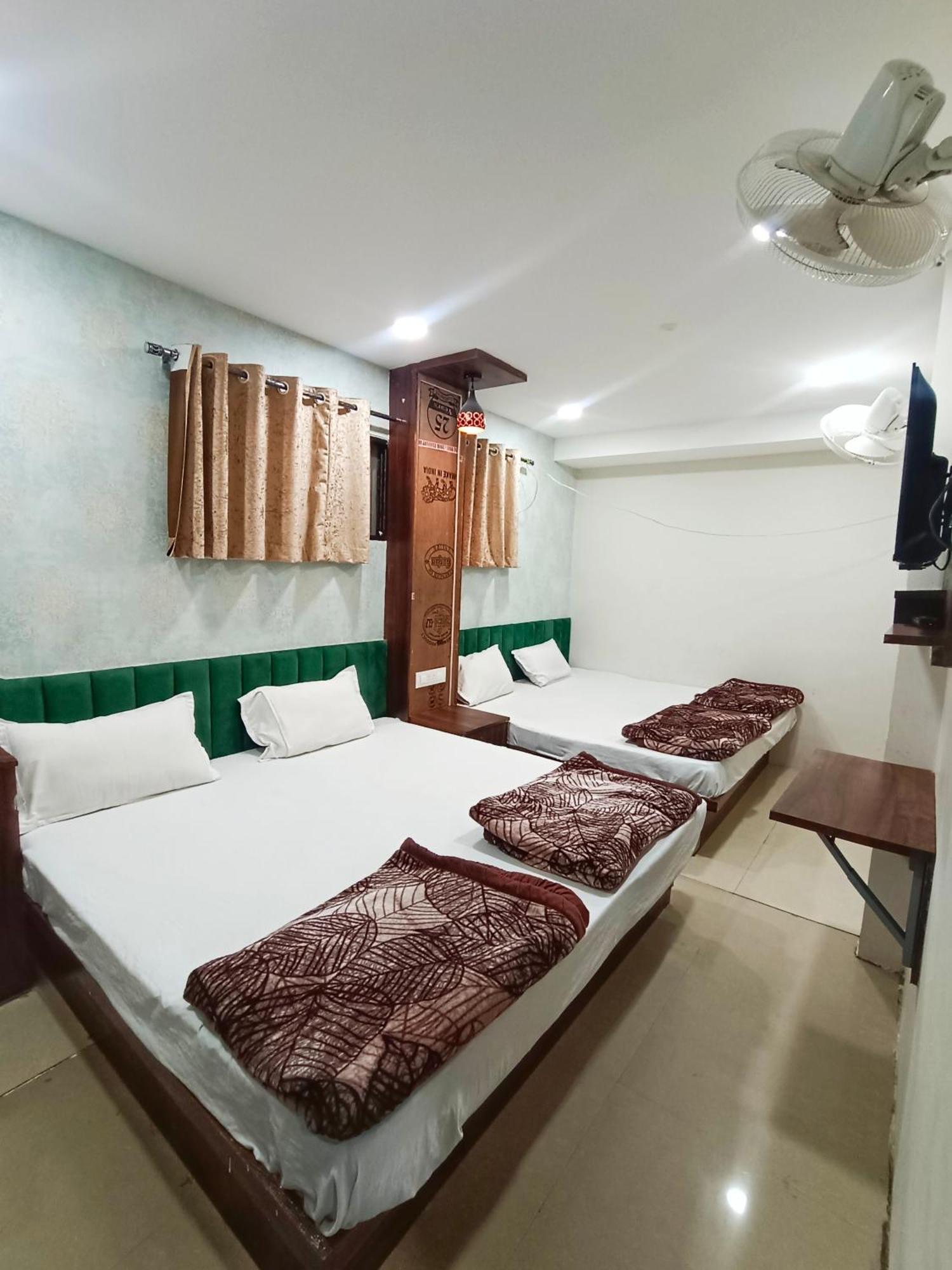Green Leaf Hotel Удджайн Екстер'єр фото